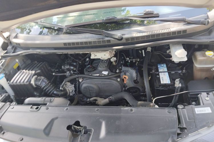 Used JAC Refine M4 2016 2.0L Manual Luxury Version Engine Bay