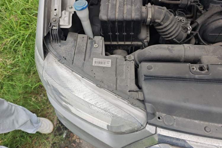 Used JAC Refine M4 2016 2.0L Manual Comfort Edition Engine Bay Right