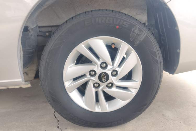 Used JAC Refine M4 2016 2.0L Manual Luxury Version Exterior 8