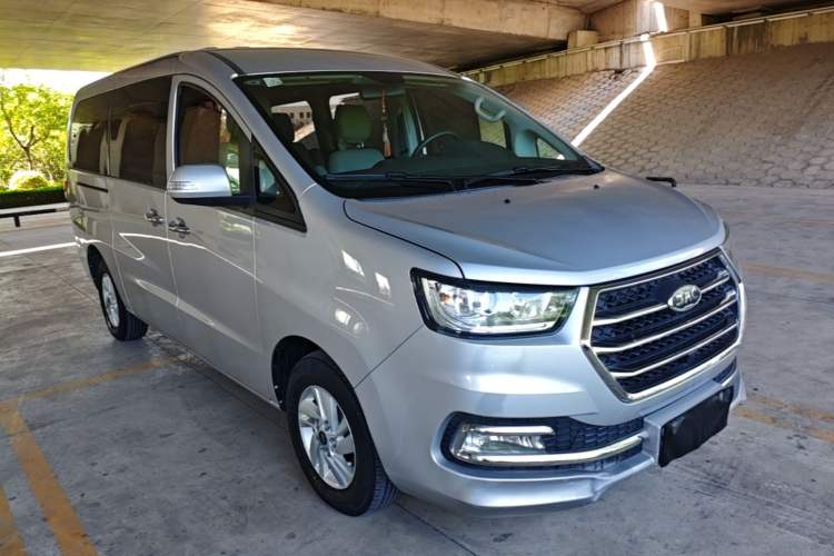 Used JAC Refine M4 2016 2.0L Manual Luxury Version Front Right 45 Deg