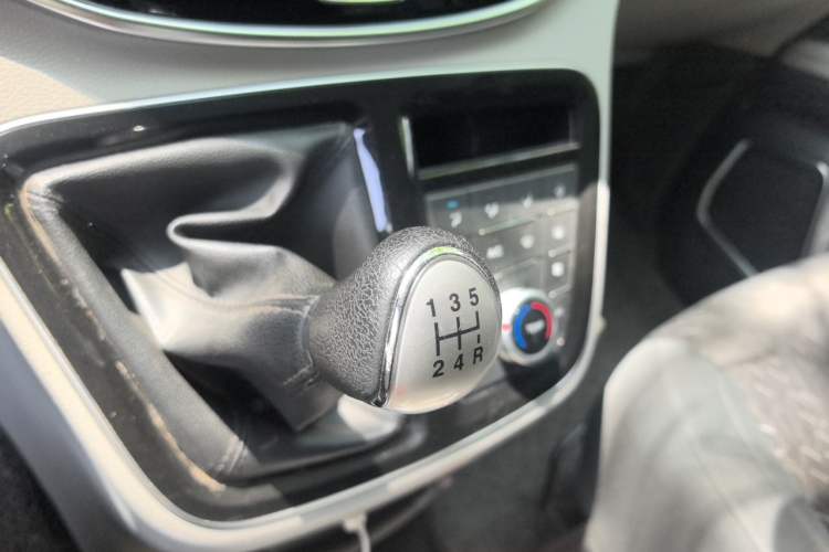 Used JAC Refine M4 2016 2.0L Manual Luxury Version Gear Lever