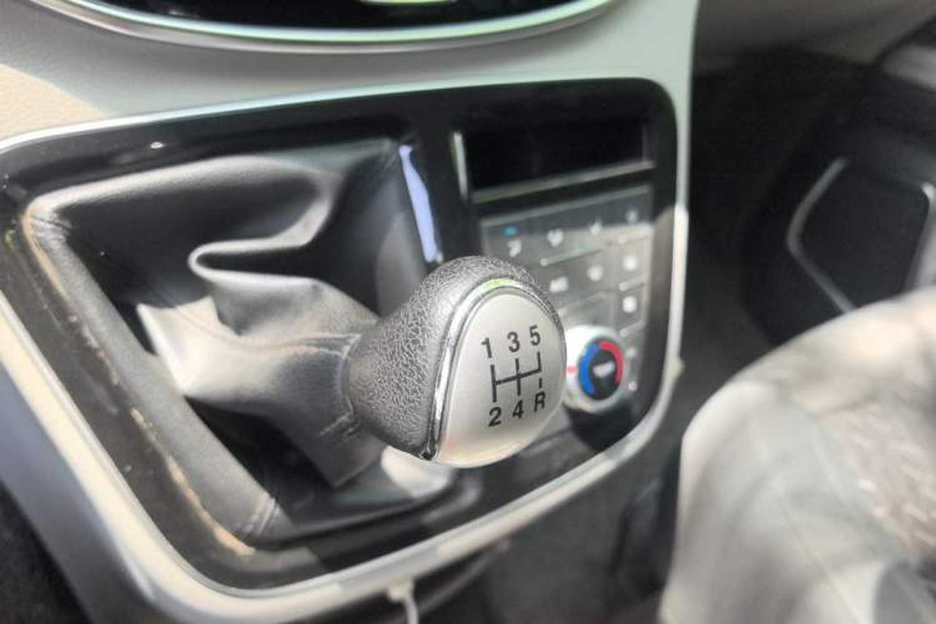 Used JAC Refine M4 2016 2.0L Manual Luxury Version Gear Lever