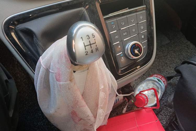 Used JAC Refine M4 2016 2.0L Manual Comfort Edition Gear Lever