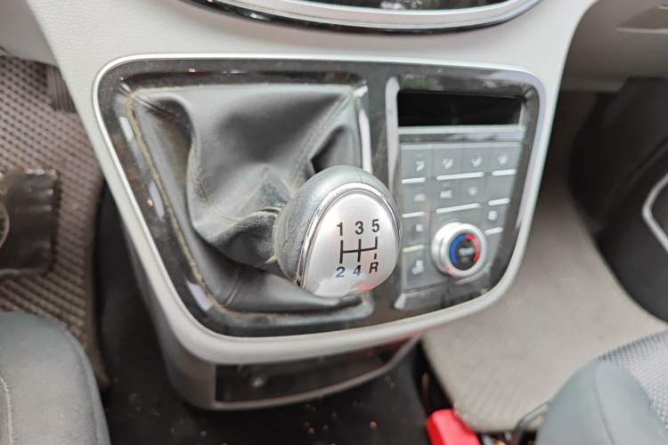 Used JAC Refine M4 2016 2.0L Manual Comfort Edition Gear Lever