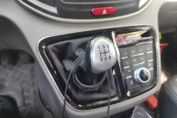 Used JAC Refine M4 2016 2.0L Manual Comfort Edition Gear Lever