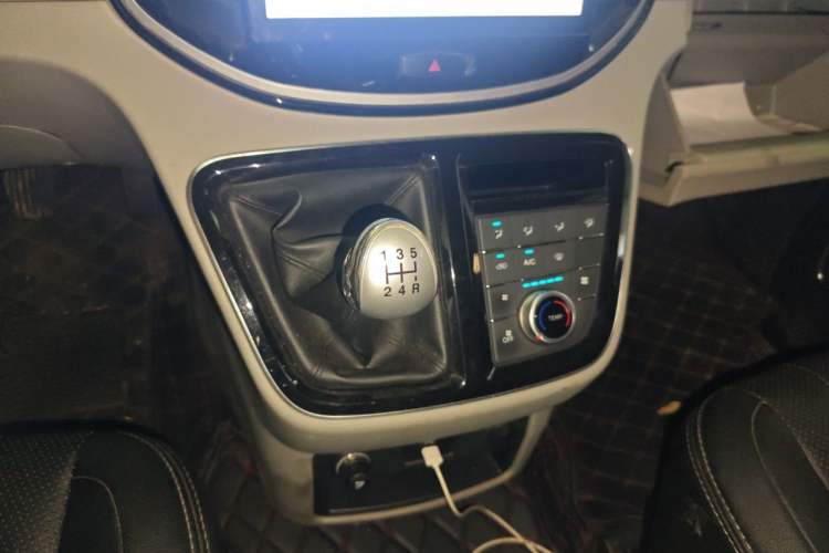 Used JAC Refine M4 2016 2.0L Manual Luxury Version Gear Lever