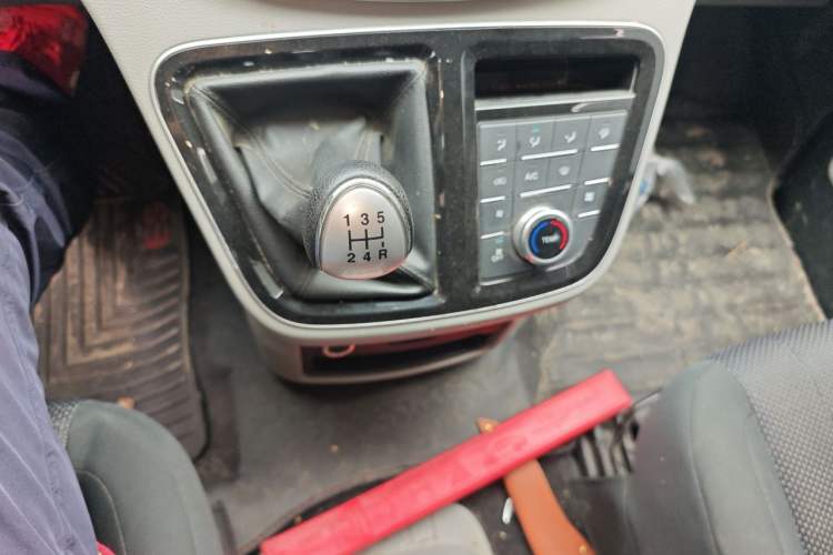 Used JAC Refine M4 2016 2.0L Manual Comfort Edition Gear Lever