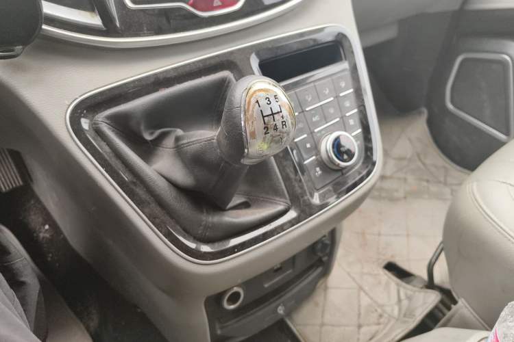 Used JAC Refine M4 2016 2.0L Manual Luxury Smart Version Gear Lever