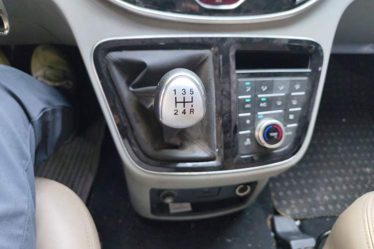Used JAC Refine M4 2016 2.0L Manual Luxury Version Gear Lever