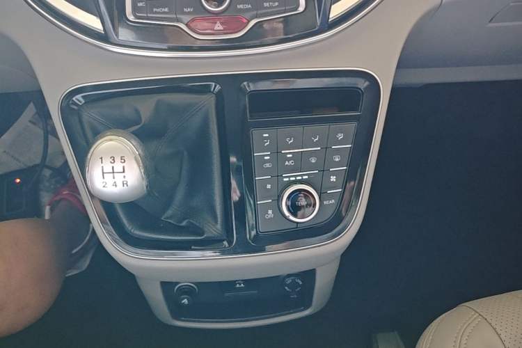 Used JAC Refine M4 2016 2.0L Manual Luxury Version Gear Lever