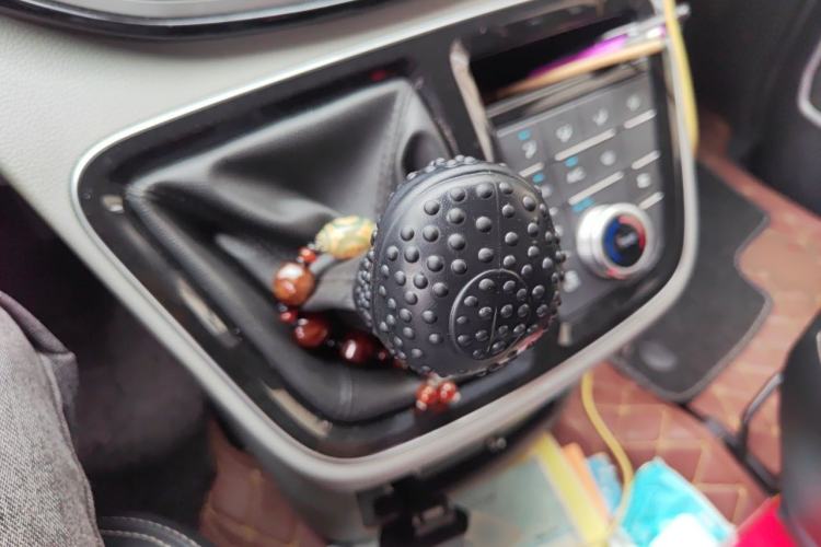 Used JAC Refine M4 2016 2.0L Manual Comfort Edition Gear Lever