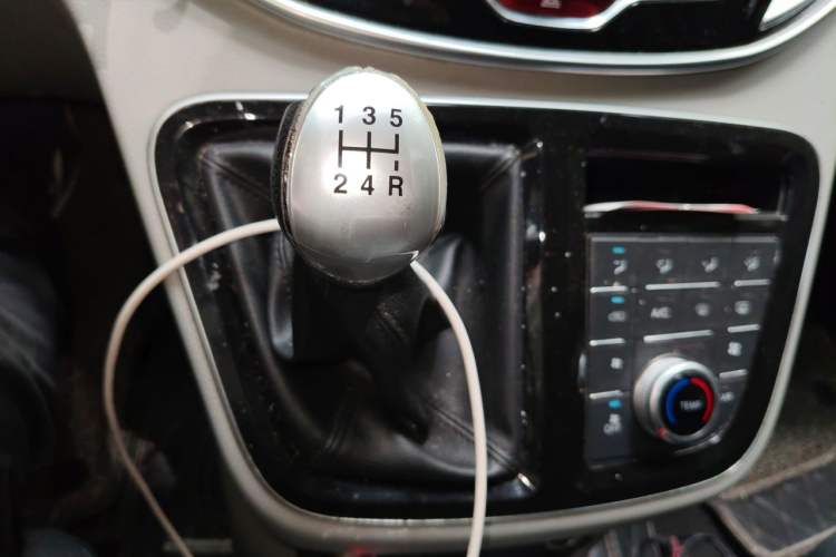 Used JAC Refine M4 2016 2.0L Manual Luxury Version Gear Lever