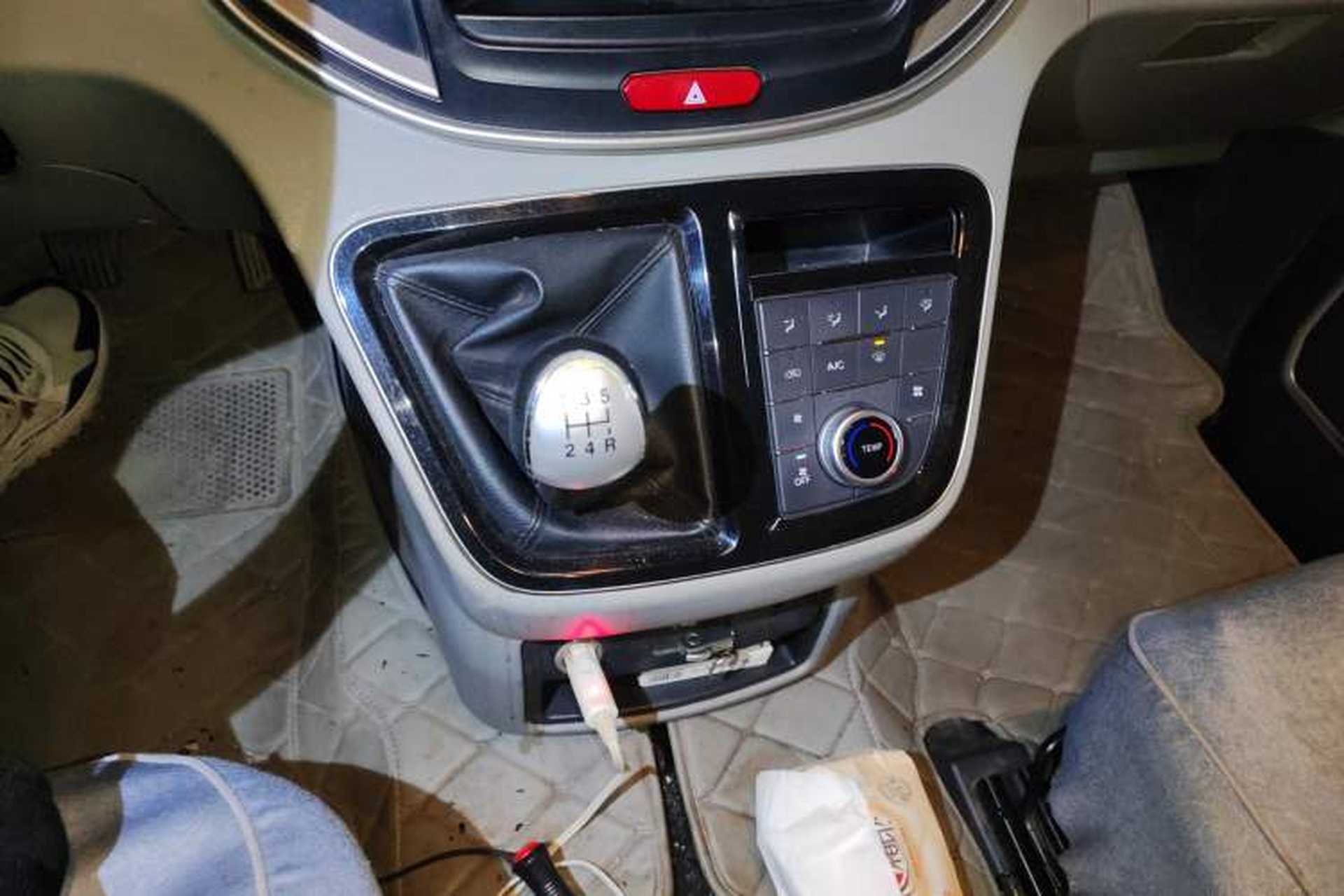 Used JAC Refine M4 2016 2.0L Manual Comfort Edition Gear Lever