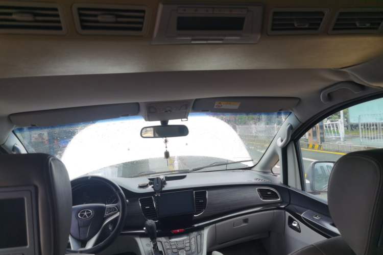 Used JAC Refine M4  Headliner