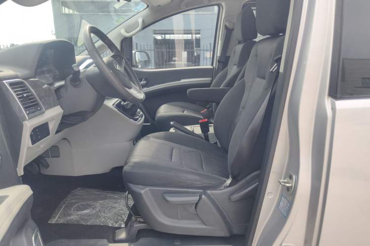 Used JAC Refine M4 2016 2.0L Manual Luxury Version Interior 1