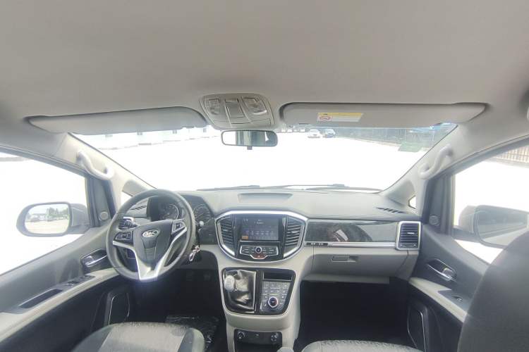 Used JAC Refine M4 2016 2.0L Manual Luxury Version Interior 2