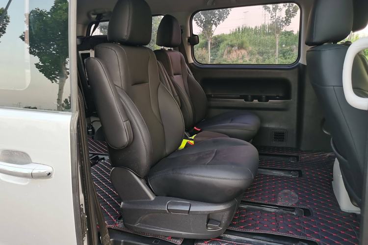 Used JAC Refine M4 2016 2.0L Manual Luxury Version Interior 2
