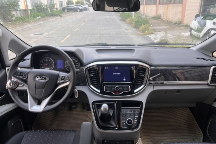 Used JAC Refine M4 2016 2.0L Manual Luxury Version Interior 3