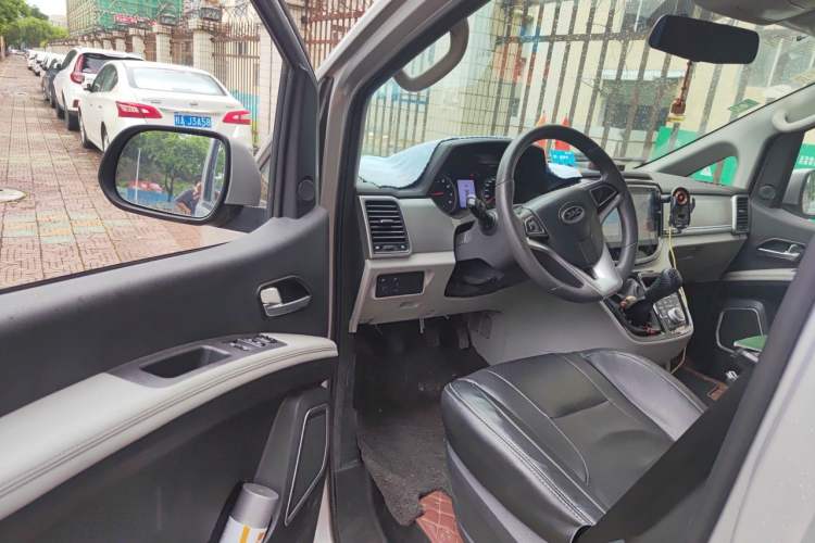 Used JAC Refine M4 2016 2.0L Manual Comfort Edition Interior 3