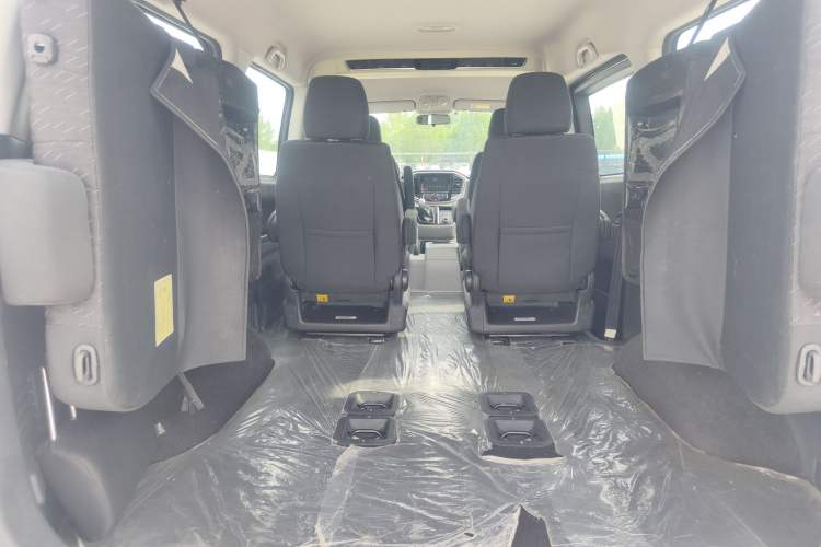 Used JAC Refine M4 2016 2.0L Manual Luxury Version Interior 4
