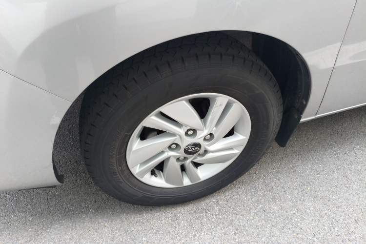 Used JAC Refine M4 2016 2.0L Manual Luxury Version Left Front Wheel Hub