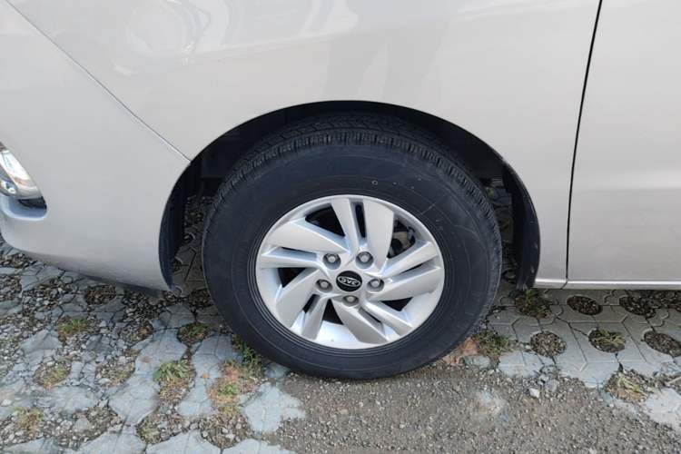 Used JAC Refine M4 2016 2.0L Manual Luxury Version Left Front Wheel Hub