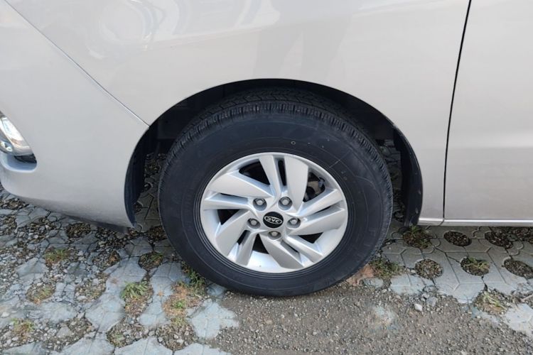 Used JAC Refine M4 2016 2.0L Manual Luxury Version Left Front Wheel Hub