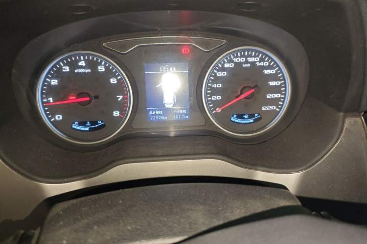 Used JAC Refine M4 2016 2.0L Manual Luxury Version Odometer Close Up