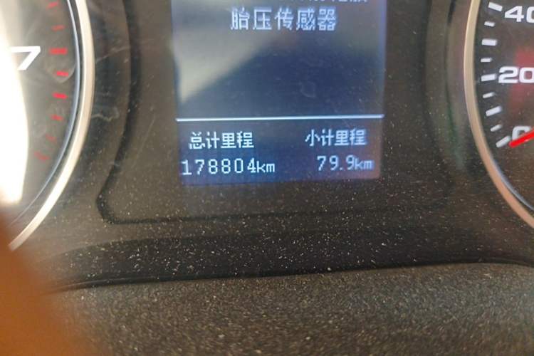 Used JAC Refine M4 2016 2.0L Manual Luxury Version Odometer Close Up