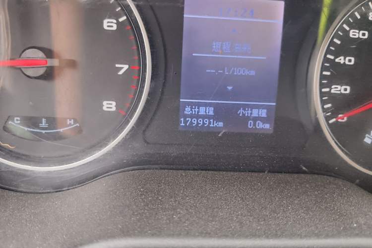 Used JAC Refine M4 2016 2.0L Manual Luxury Smart Version Odometer Close Up