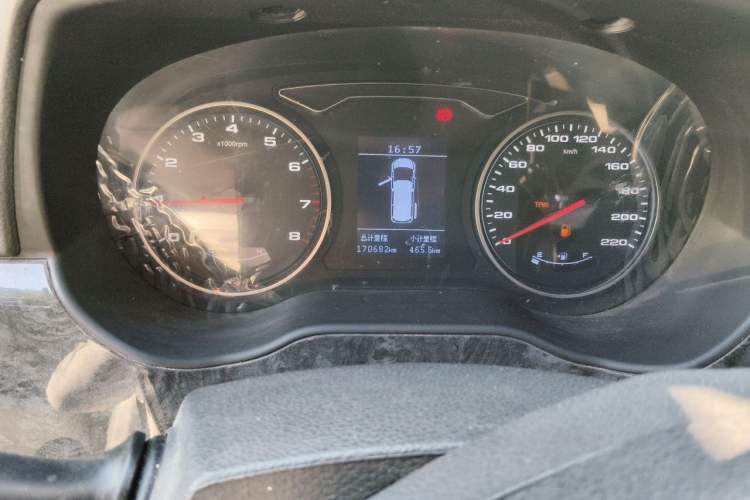 Used JAC Refine M4 2016 2.0L Manual Comfort Edition Odometer Close Up