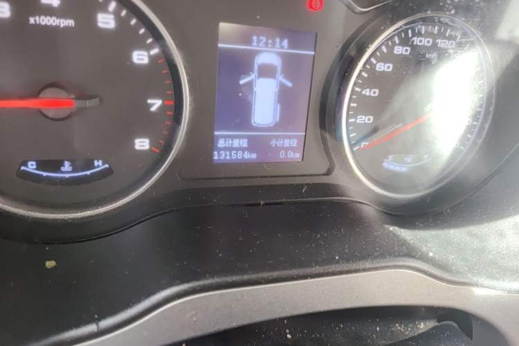 Used JAC Refine M4 2016 2.0L Manual Luxury Version Odometer Close Up