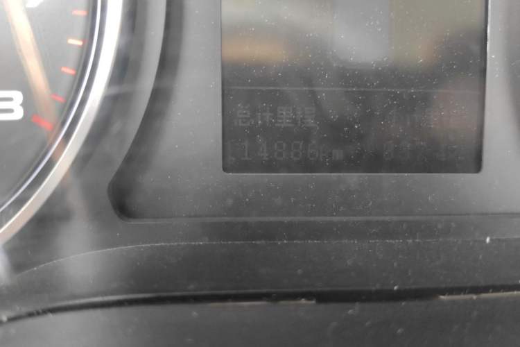 Used JAC Refine M4 2016 2.0L Manual Comfort Edition Odometer Close Up