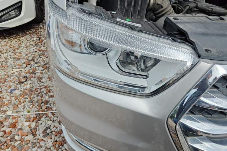 Used JAC Refine M4 2016 2.0L Manual Comfort Edition Right Front Headlight