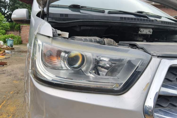 Used JAC Refine M4 2016 2.0L Manual Luxury Smart Version Right Front Headlight