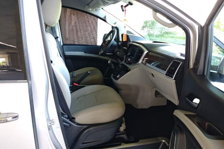 Used JAC Refine M4 2016 2.0L Manual Luxury Version Right Front Seat