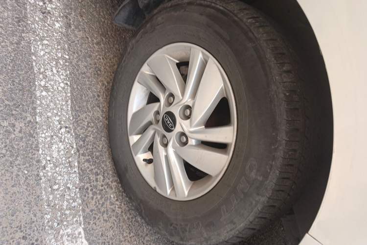 Used JAC Refine M4 2016 2.0L Manual Comfort Edition Right Front Wheel Hub