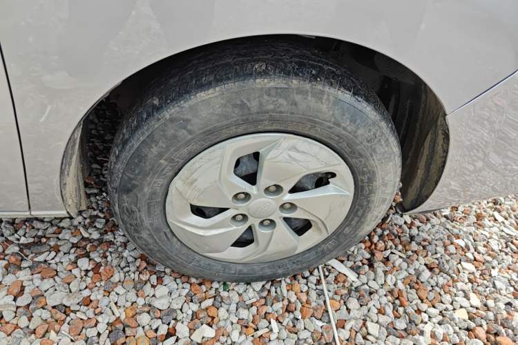 Used JAC Refine M4 2016 2.0L Manual Comfort Edition Right Front Wheel Hub
