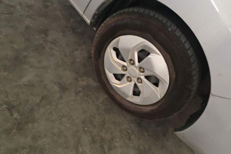 Used JAC Refine M4 2016 2.0L Manual Luxury Version Right Front Wheel Hub