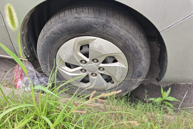 Used JAC Refine M4 2016 2.0L Manual Comfort Edition Right Front Wheel Hub