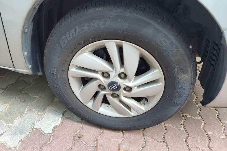 Used JAC Refine M4 2016 2.0L Manual Luxury Version Right Front Wheel Hub