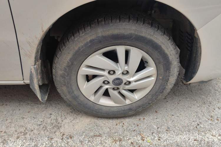 Used JAC Refine M4 2016 2.0L Manual Luxury Version Right Front Wheel Hub