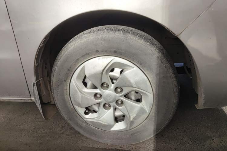 Used JAC Refine M4 2016 2.0L Manual Luxury Version Right Front Wheel Hub