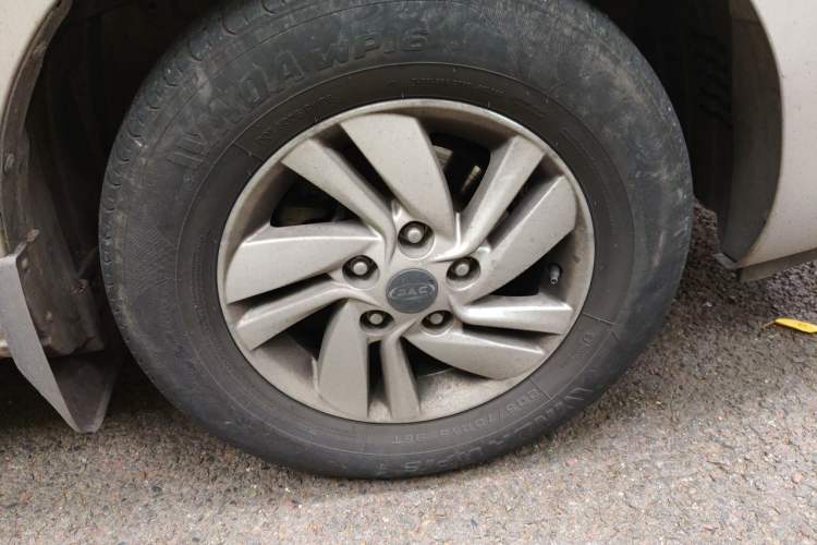 Used JAC Refine M4 2016 2.0L Manual Luxury Version Right Front Wheel Hub