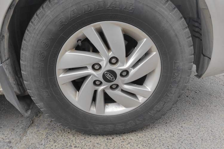 Used JAC Refine M4 2016 2.0L Manual Comfort Edition Right Front Wheel Hub