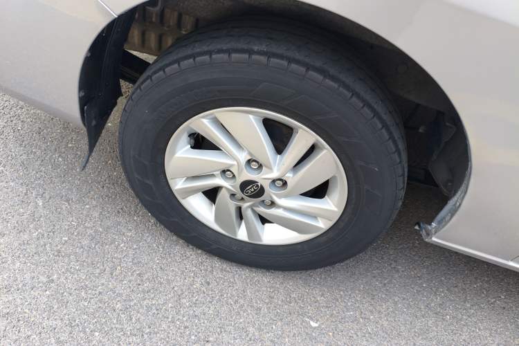 Used JAC Refine M4 2016 2.0L Manual Luxury Version Right Rear Wheel Hub