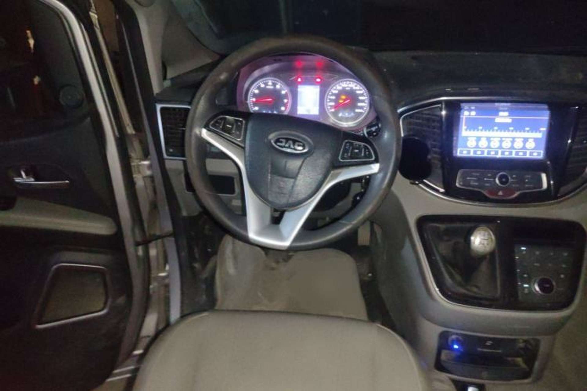 Used JAC Refine M4 2016 2.0L Manual Luxury Smart Version Steering Wheel