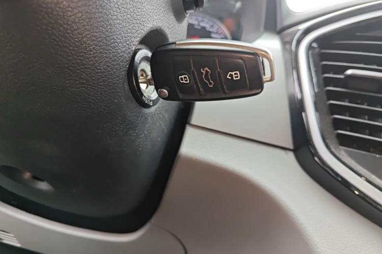 Used JAC Refine M4 2016 2.0L Manual Comfort Edition Vehicle Key