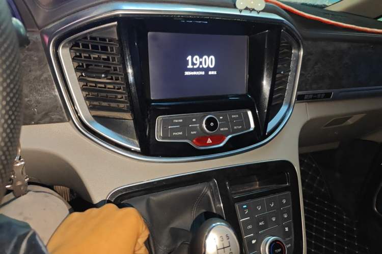 Used JAC Refine M4 2016 2.0L Manual Luxury Smart Version Audio And AC Panel