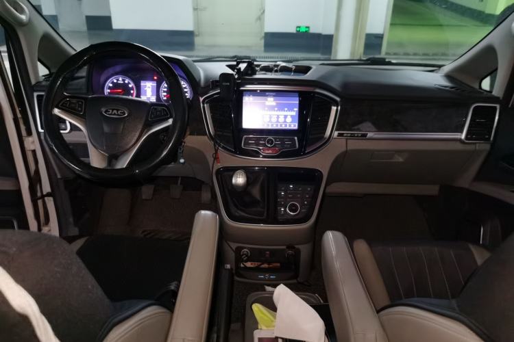Used JAC Refine M4 2016 2.0L Manual Luxury Smart Version Center Console